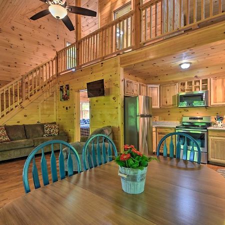 Murphy Cabin With Spacious Deck And Forest Views! エクステリア 写真