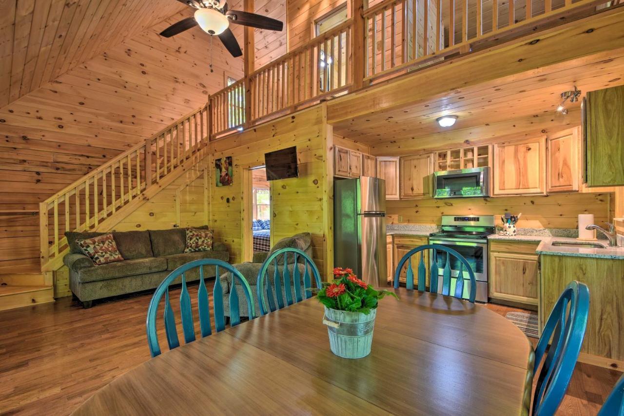 Murphy Cabin With Spacious Deck And Forest Views! エクステリア 写真