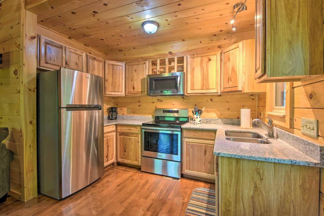 Murphy Cabin With Spacious Deck And Forest Views! エクステリア 写真