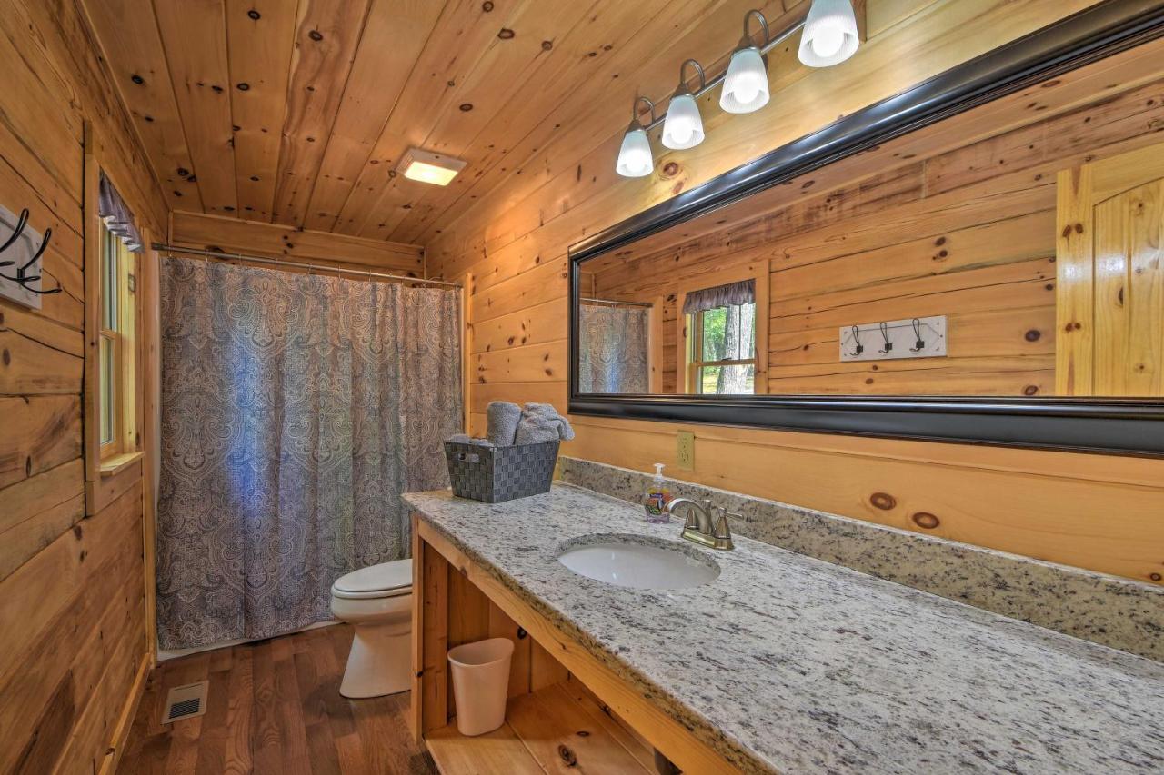 Murphy Cabin With Spacious Deck And Forest Views! エクステリア 写真