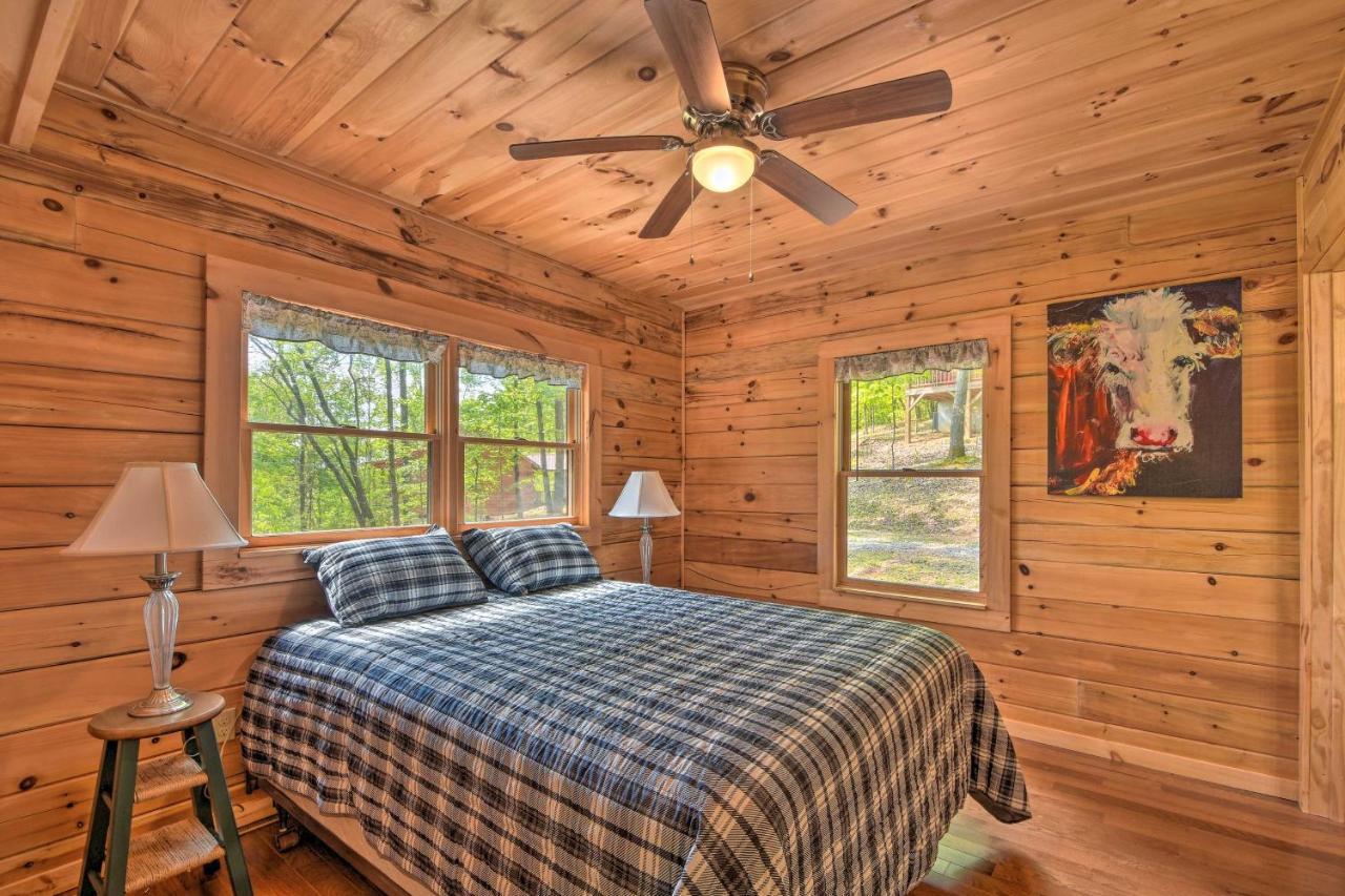 Murphy Cabin With Spacious Deck And Forest Views! エクステリア 写真