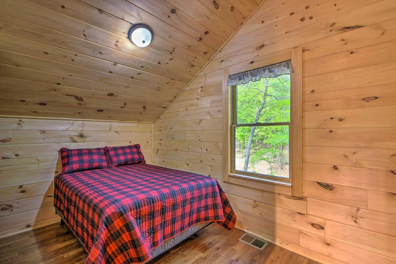 Murphy Cabin With Spacious Deck And Forest Views! エクステリア 写真